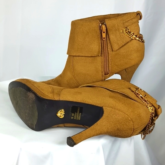 Anisette Suede Shorty Wheat Booties - Picture 4 of 5